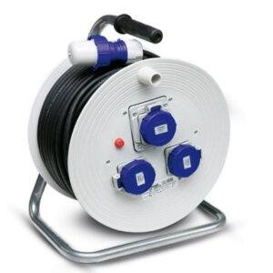 Famatel Enrollacable IP55 50m; entrada: clavija schuko/salida: 3 bases schuko