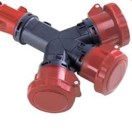 Famatel Adaptador 1 clavija / 3 bases 2P+T 16A IP67 Ref: 16024